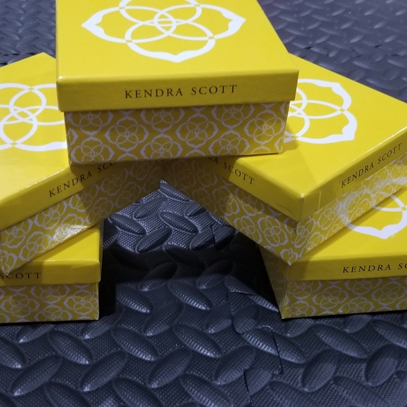 Kendra Scott Yellow White Logo Jewelry / Earrings Gift Box Bundle Padded Fit - Picture 10 of 12